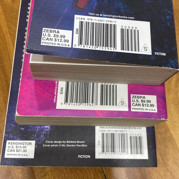 Set of 3, Lisa Jackson, used, paperback novels. - Picture 15 of 15